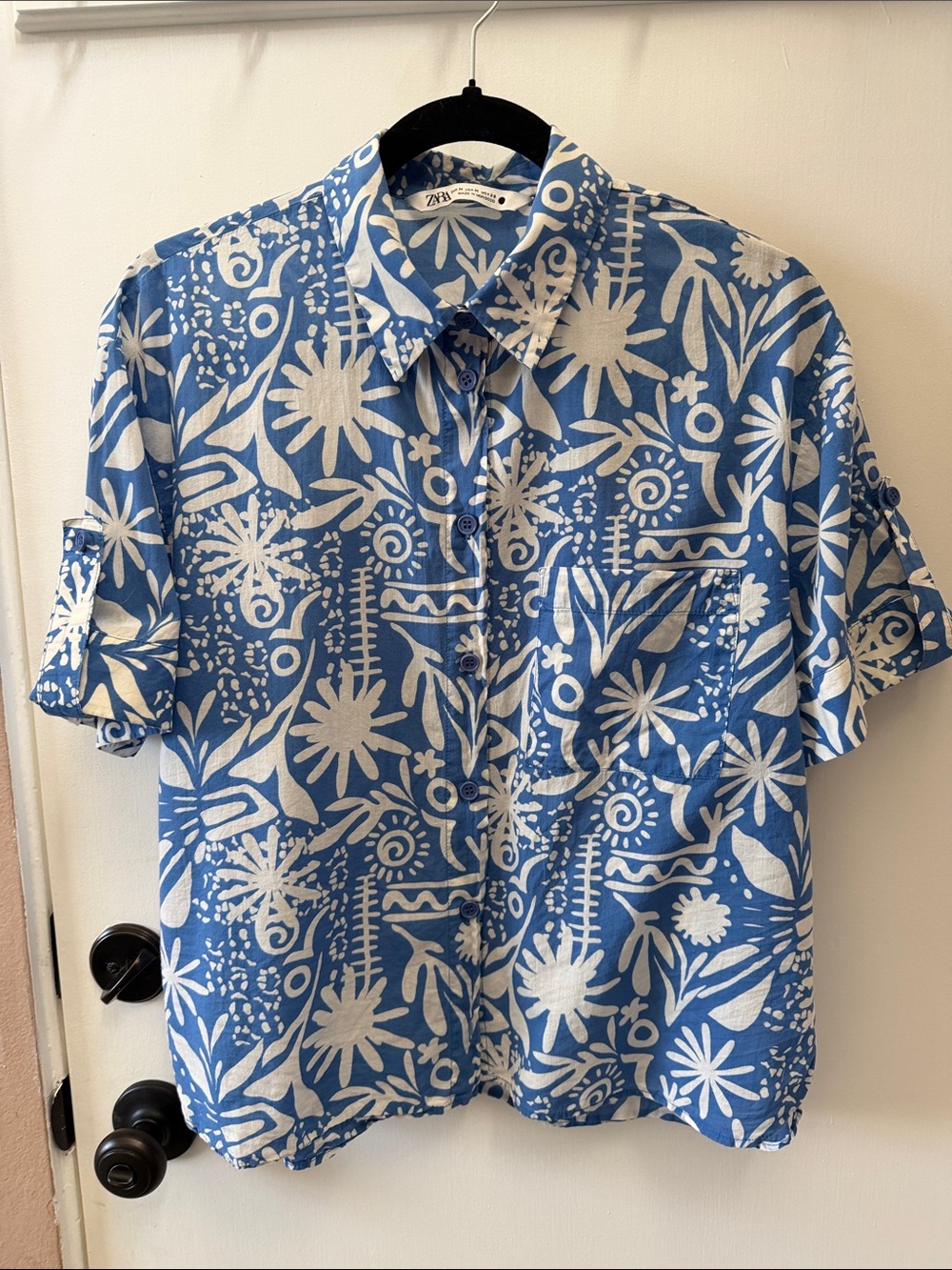 Zara Blue and White Floral-Print Short Sleeve Button-Down Shirt